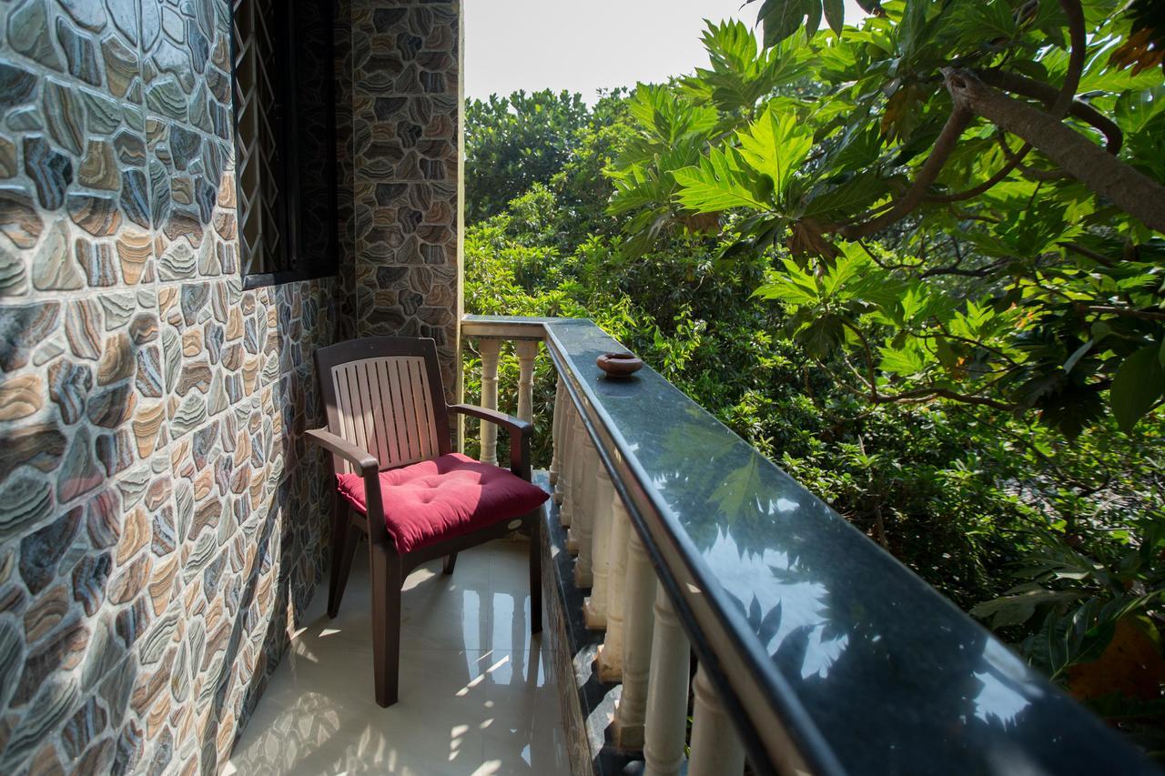 The Noname Guesthouse 阿姆波尔 外观 照片