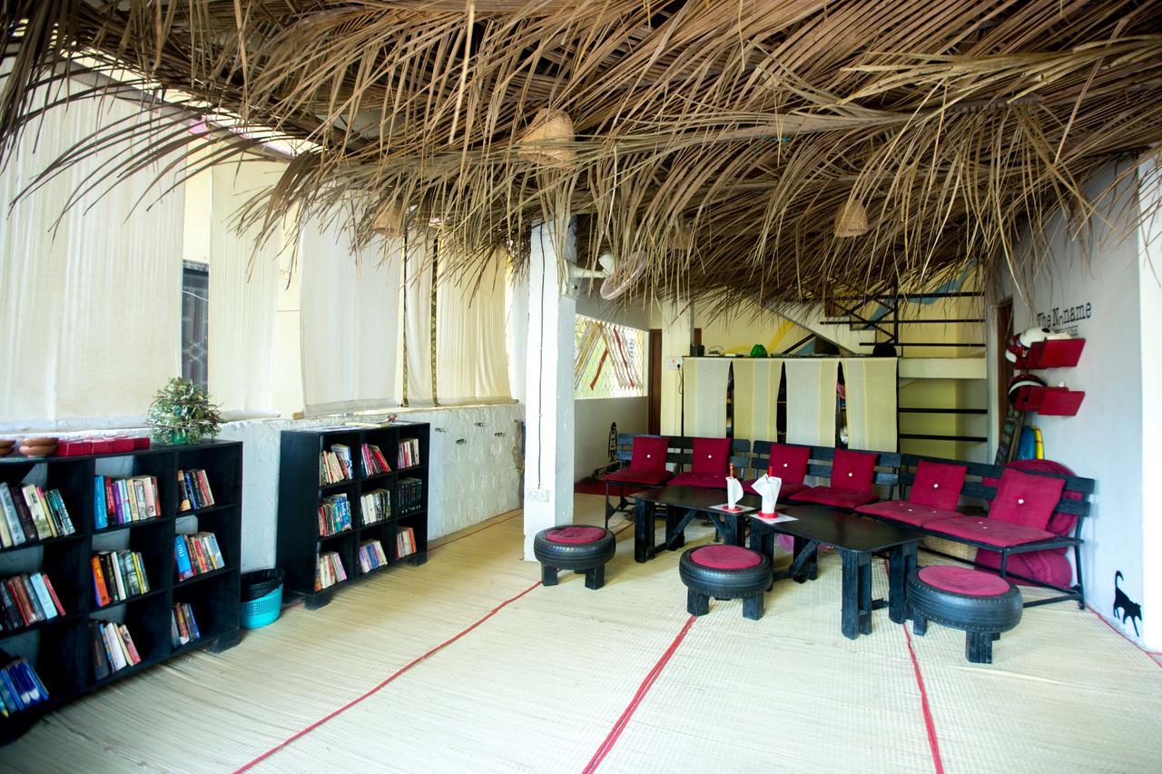 The Noname Guesthouse 阿姆波尔 外观 照片