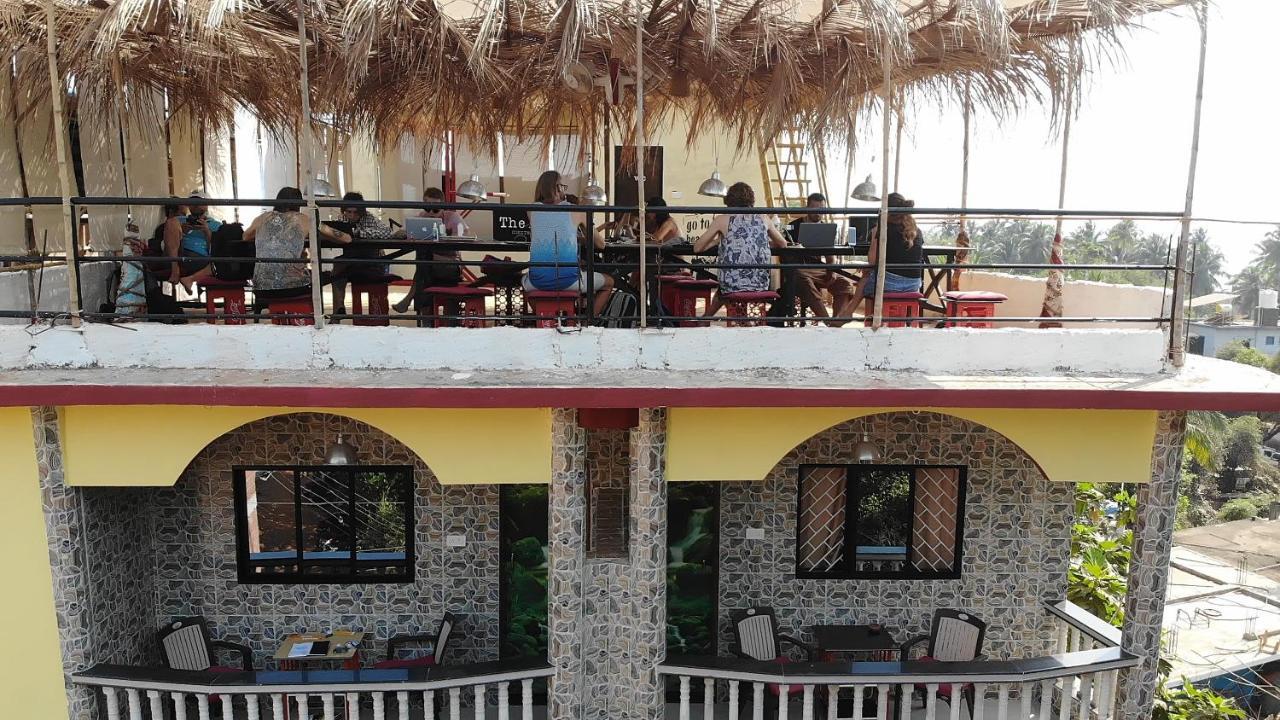 The Noname Guesthouse 阿姆波尔 外观 照片